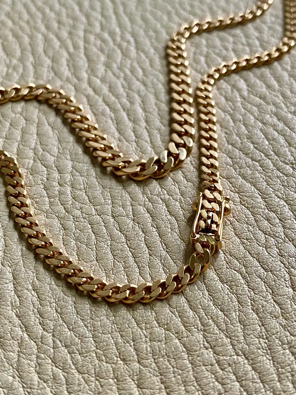 1968 Swedish Vintage Graduated curb necklace in 18k gold - 17.7 inch length
