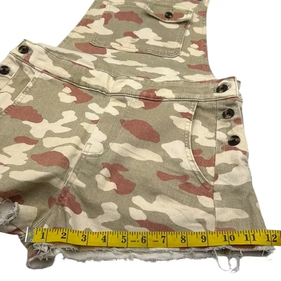 Anthropologie Pilcro Camouflage Camo Flirty Dungaree Overalls Romper Size XS