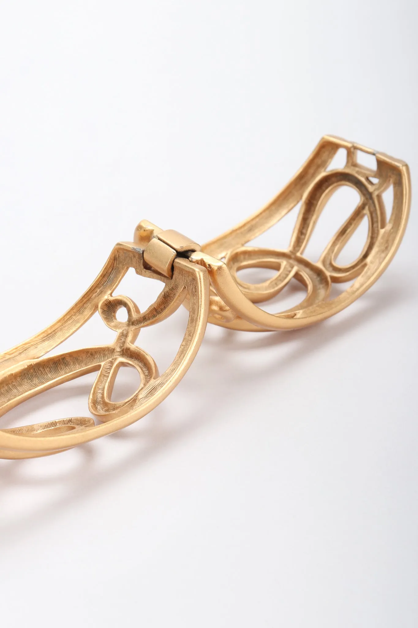 Brushed Swirl Cage Bracelet