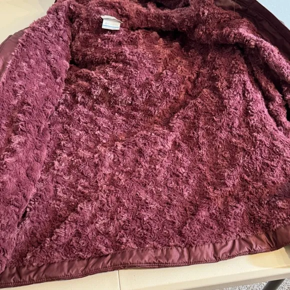 Columbia maroon quilted and faux fur lined jacket with faux fur lined hood Sz XL