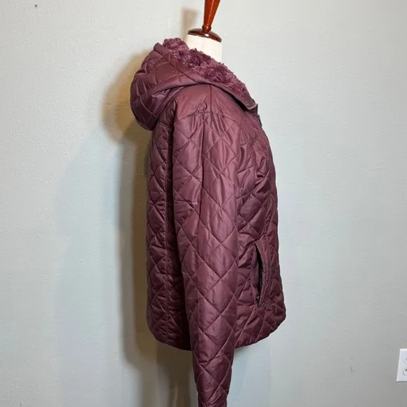 Columbia maroon quilted and faux fur lined jacket with faux fur lined hood Sz XL