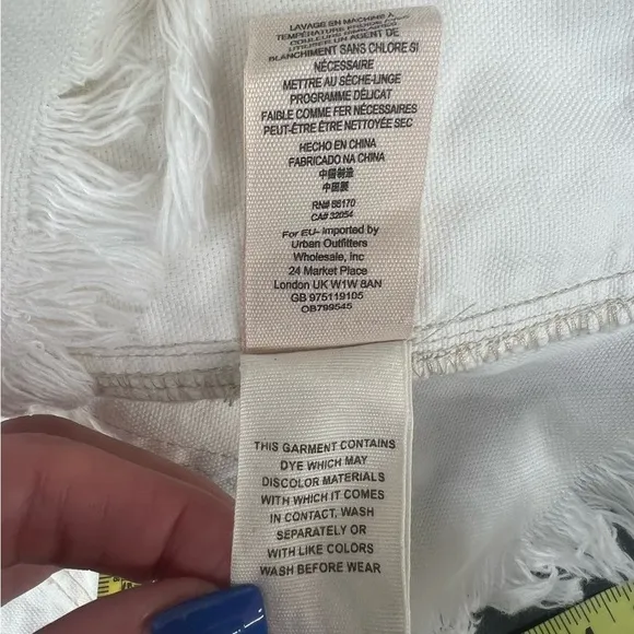 Free People White Cargo Distressed Mini Skirt With Pockets Raw Hem Size 27
