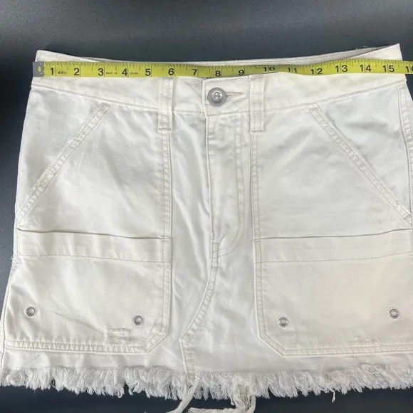 Free People White Cargo Distressed Mini Skirt With Pockets Raw Hem Size 27