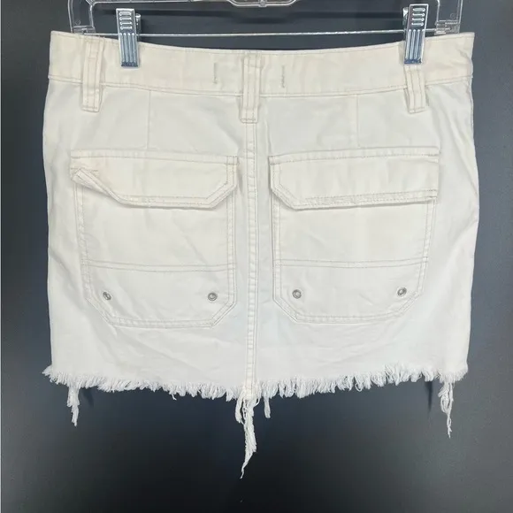 Free People White Cargo Distressed Mini Skirt With Pockets Raw Hem Size 27