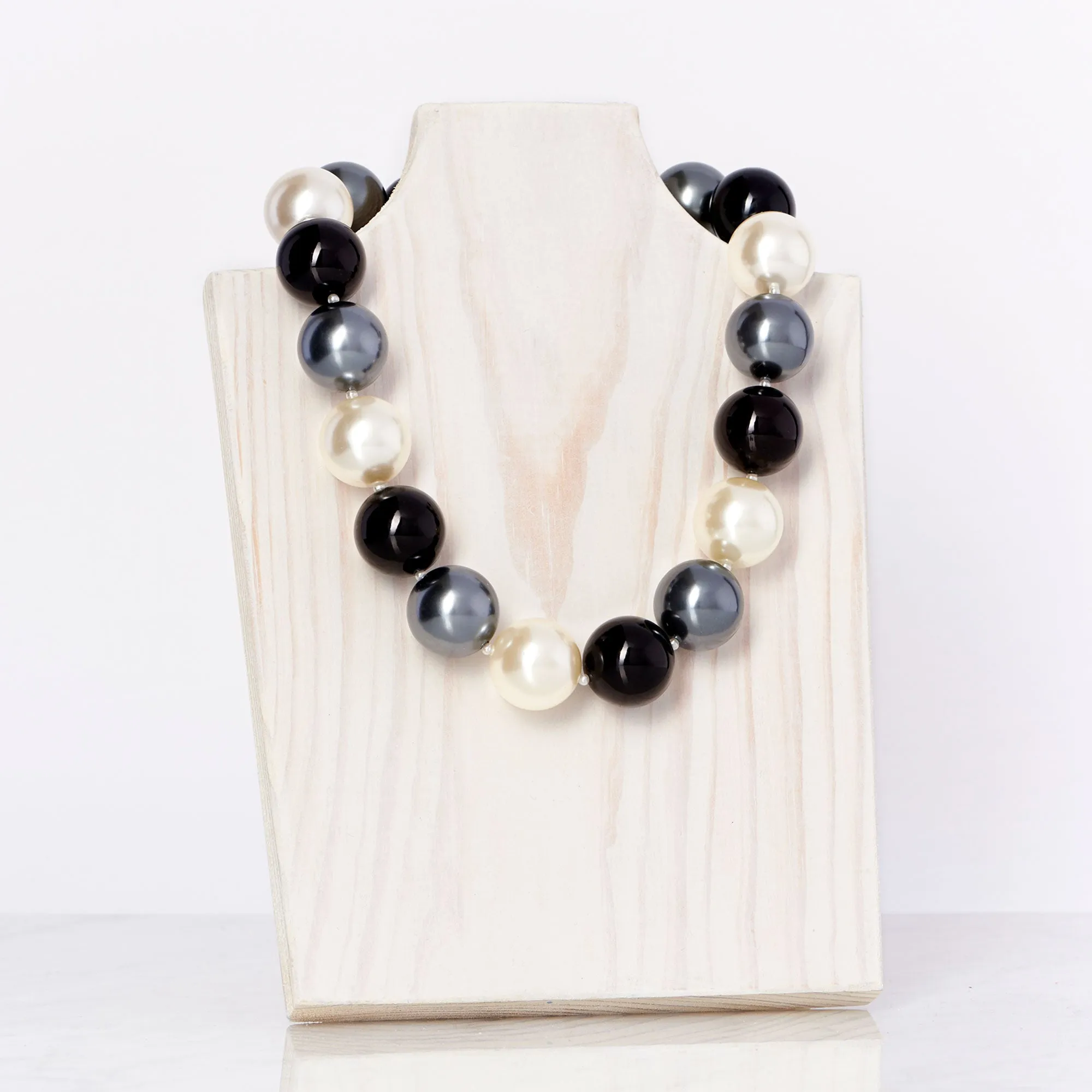 Ivory/Black/Grey Cooling Pearl Necklace