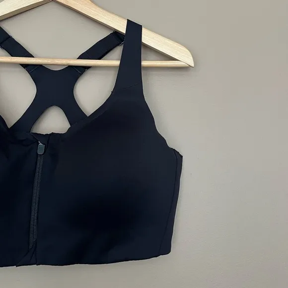 {Lululemon} Take Power Sports Bra in Black - Womens 38D