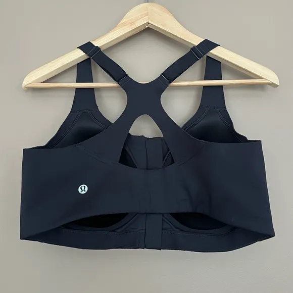 {Lululemon} Take Power Sports Bra in Black - Womens 38D