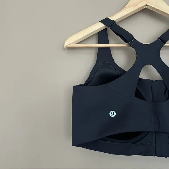 {Lululemon} Take Power Sports Bra in Black - Womens 38D