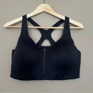 {Lululemon} Take Power Sports Bra in Black - Womens 38D