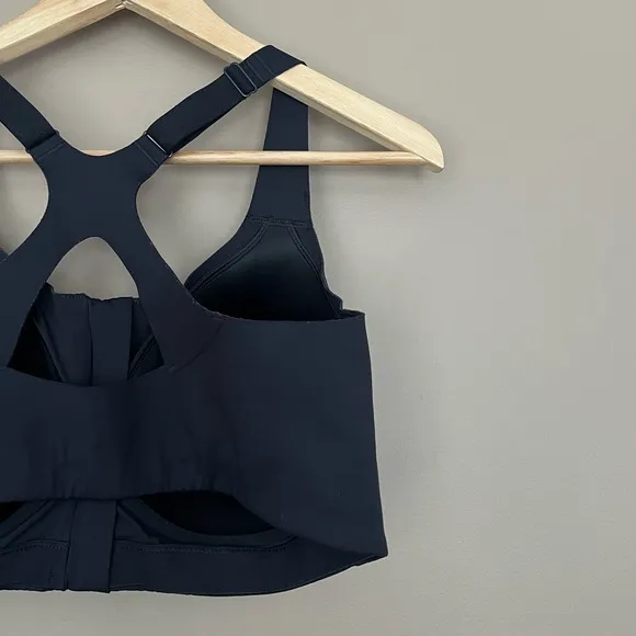 {Lululemon} Take Power Sports Bra in Black - Womens 38D