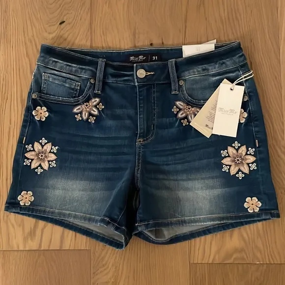 Miss Me Mid Rise Flower Embroidered Denim Shorts Size 31, NWT
