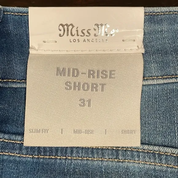 Miss Me Mid Rise Flower Embroidered Denim Shorts Size 31, NWT