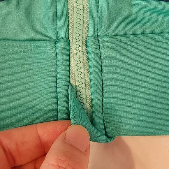 NWT Fabletics Zip-Up Sports Bra - Blue &amp; Turquoise