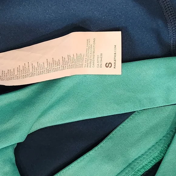 NWT Fabletics Zip-Up Sports Bra - Blue &amp; Turquoise