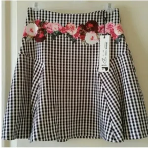 NWT MINKPINK Gingham Floral trim skirt
