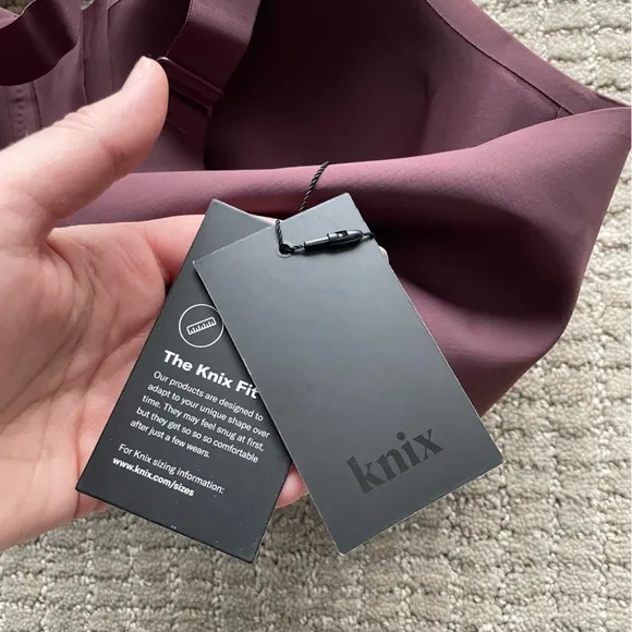 NWT New knix Catalyst Front Zip Sports Bra in Dahlia Size 5(38C-D)