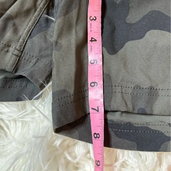 NWT Prana Women's Halle Short Plus II Camouflage 7” Shorts - 20W Charcoal Camo