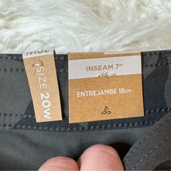 NWT Prana Women's Halle Short Plus II Camouflage 7” Shorts - 20W Charcoal Camo