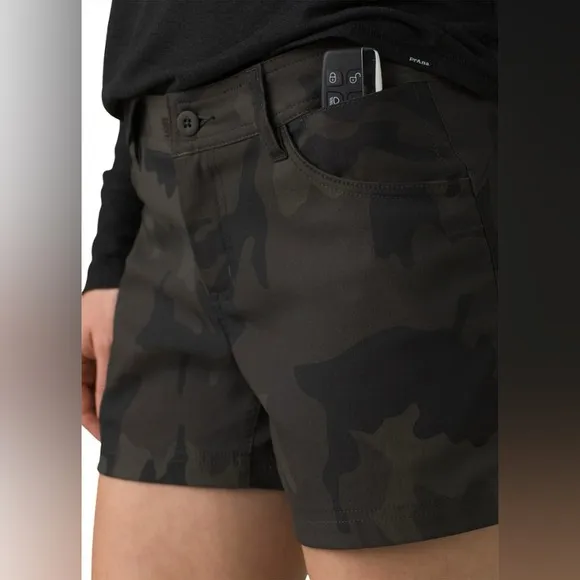 NWT Prana Women's Halle Short Plus II Camouflage 7” Shorts - 20W Charcoal Camo