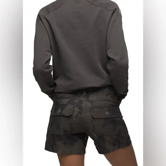 NWT Prana Women's Halle Short Plus II Camouflage 7” Shorts - 20W Charcoal Camo
