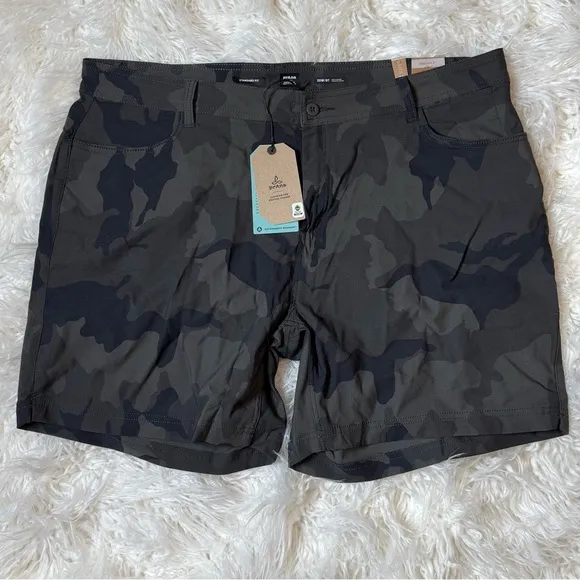 NWT Prana Women's Halle Short Plus II Camouflage 7” Shorts - 20W Charcoal Camo