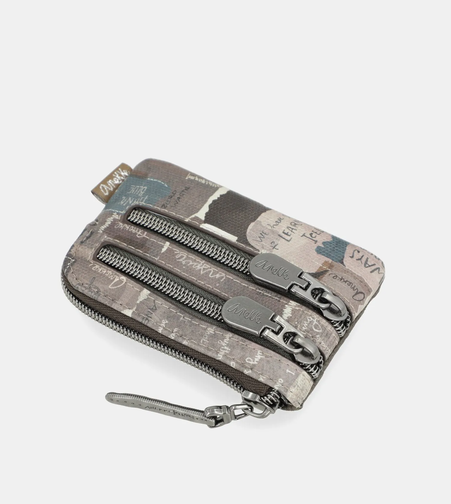 Rune purse with a zip closure