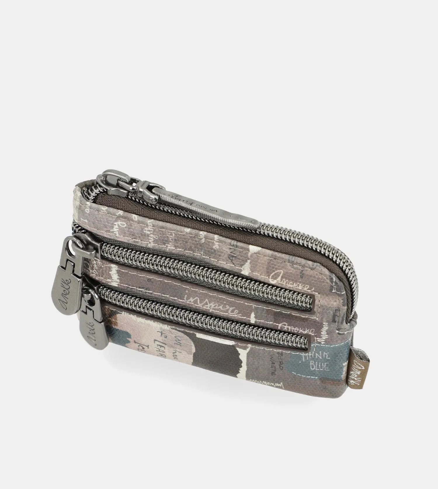 Rune purse with a zip closure