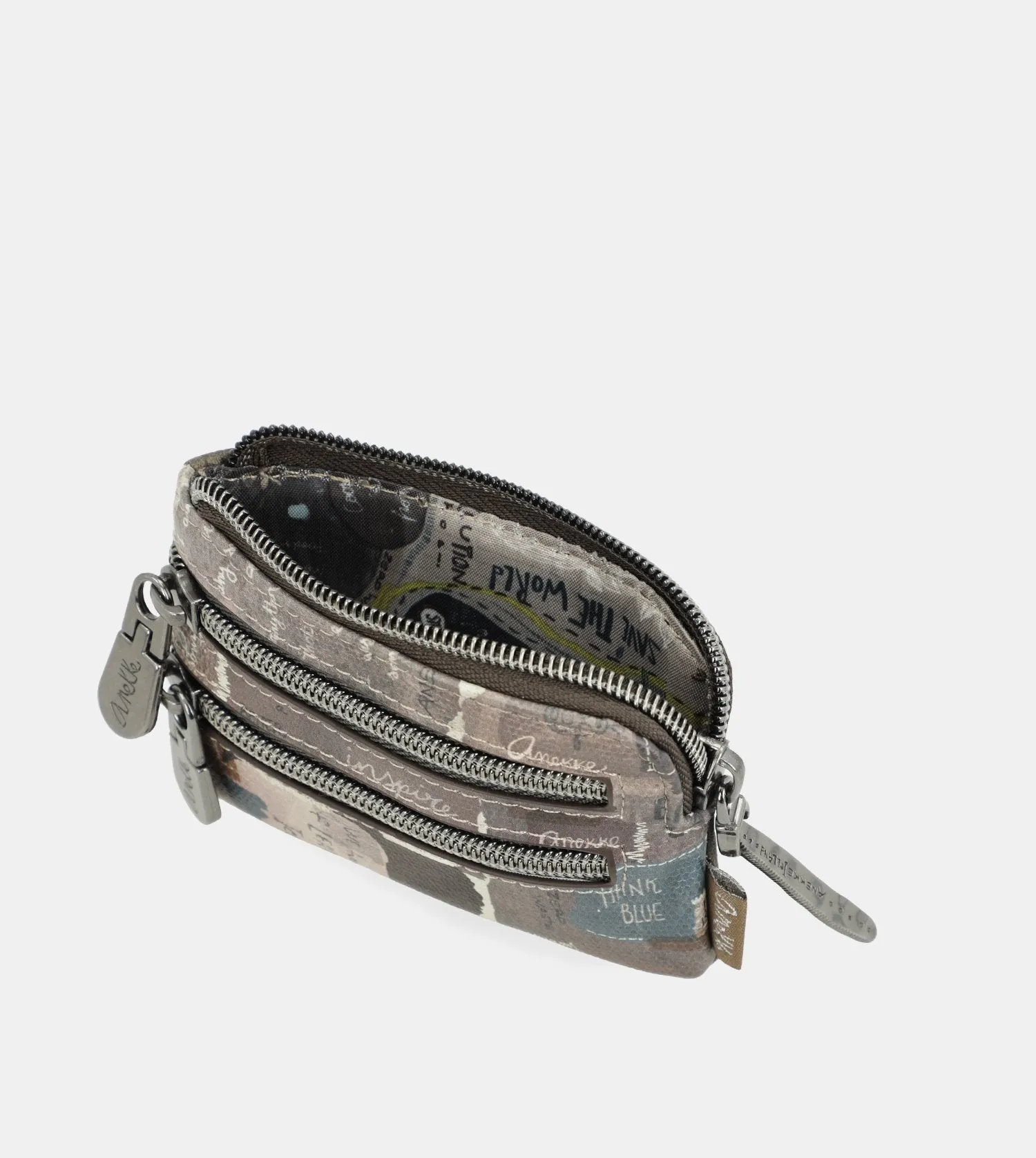 Rune purse with a zip closure