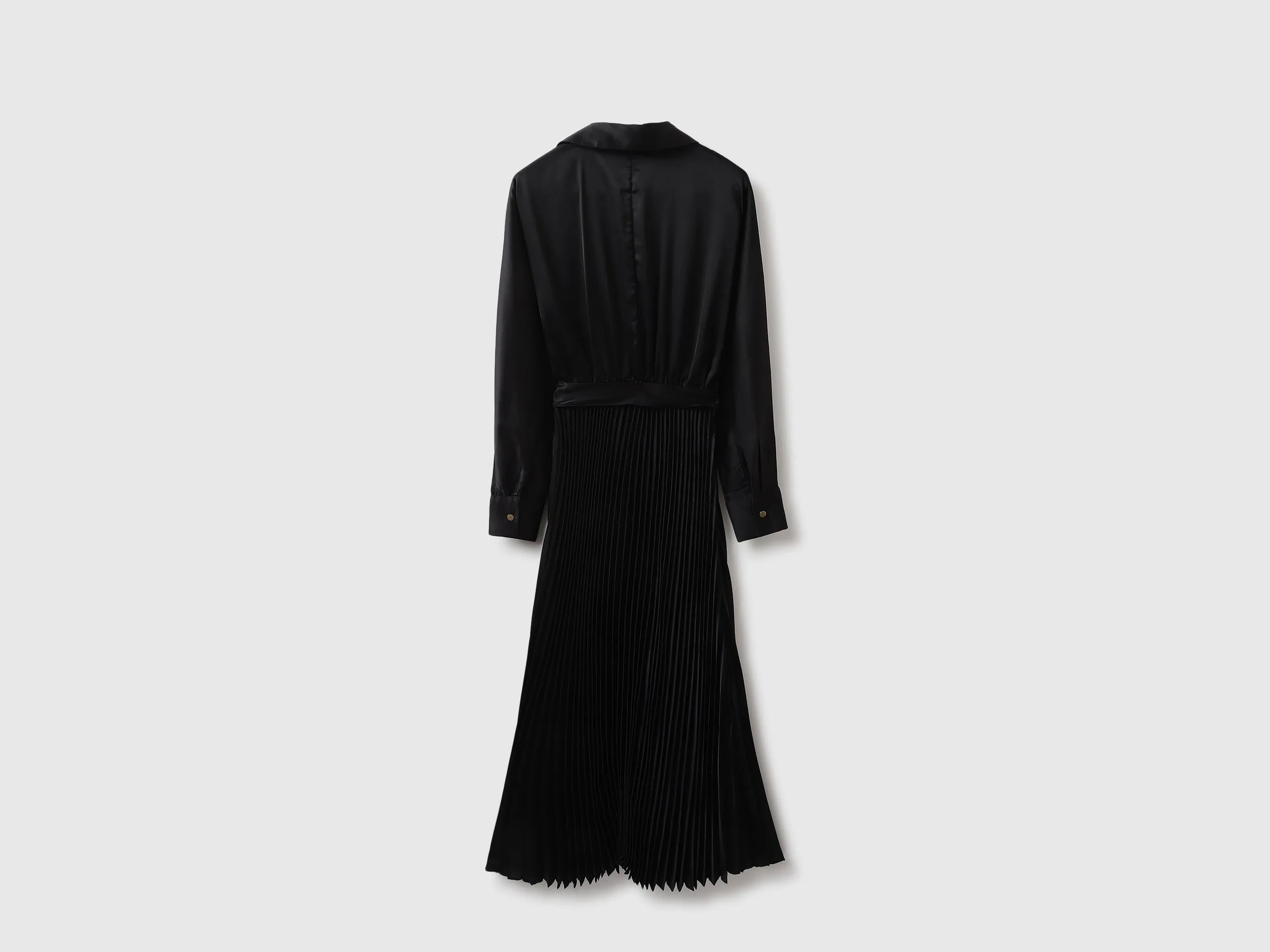 Spread Collar Pleated Dress