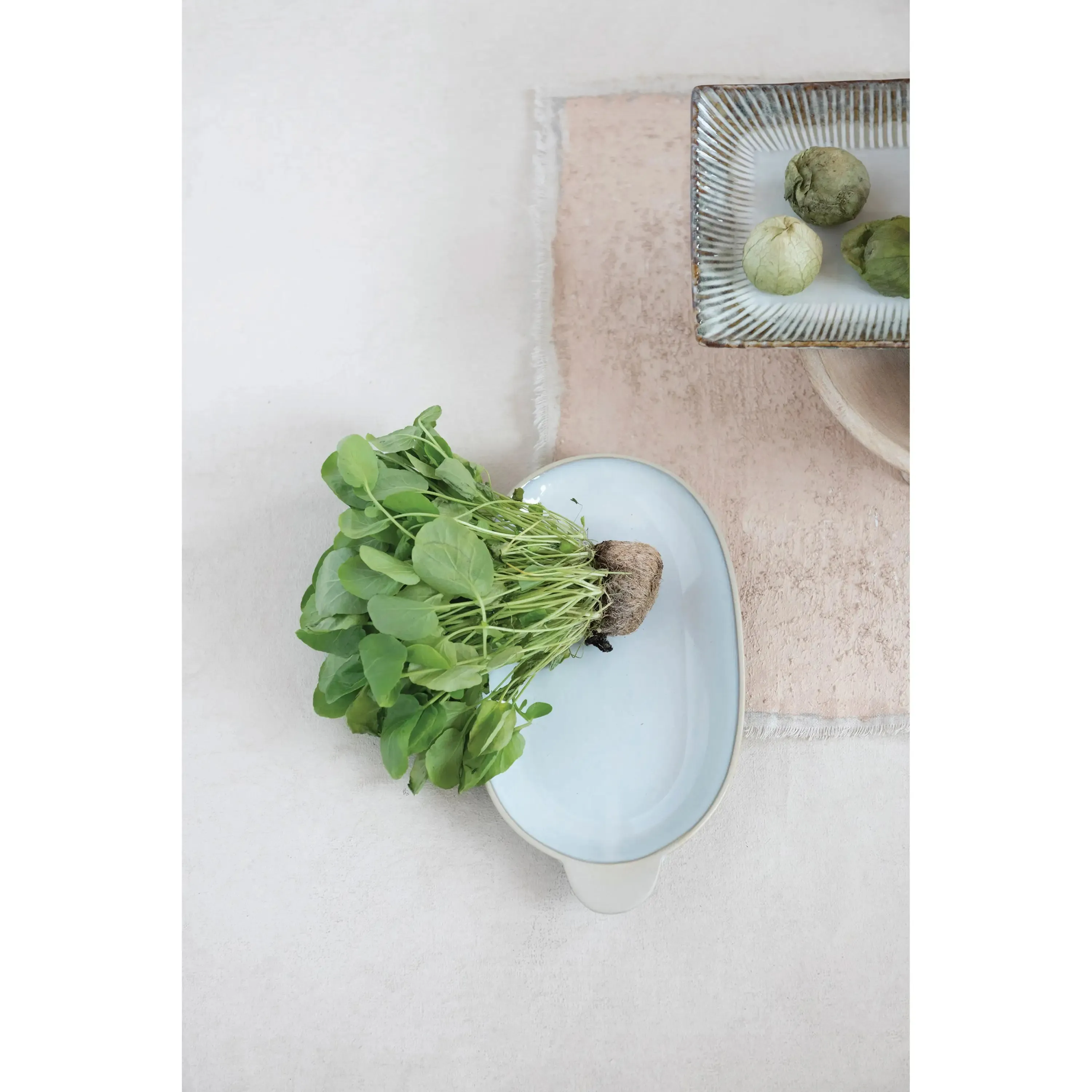 STONEWARE PLATTER WITH HANDLE