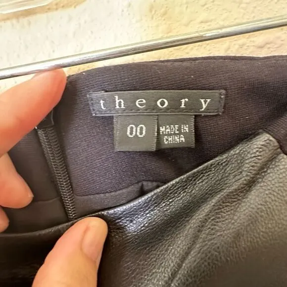Theory women’s skirt Size‎ 00 black lambskin leather pencil style