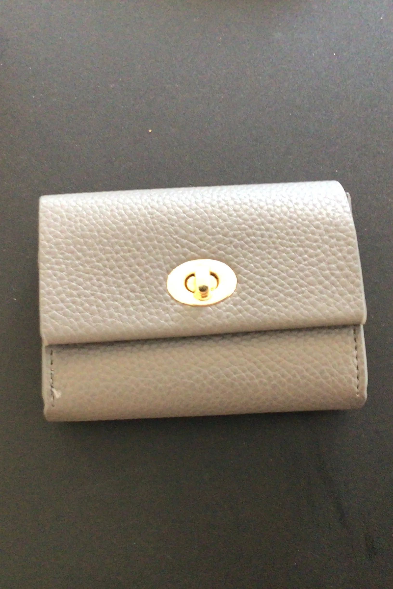Twist lock wallet