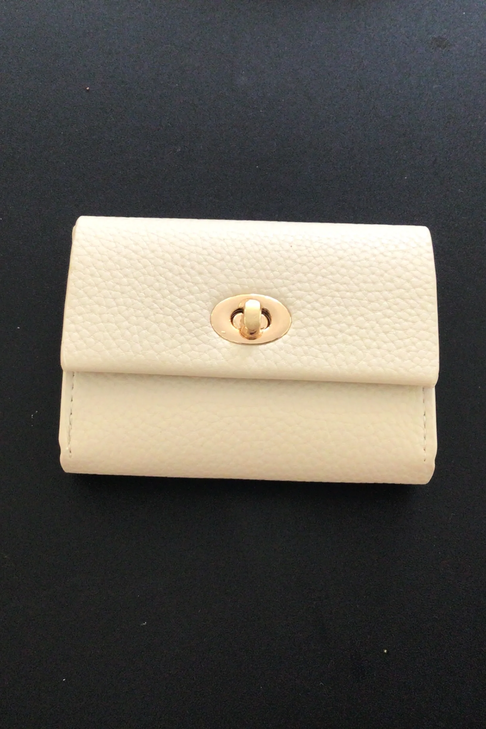 Twist lock wallet