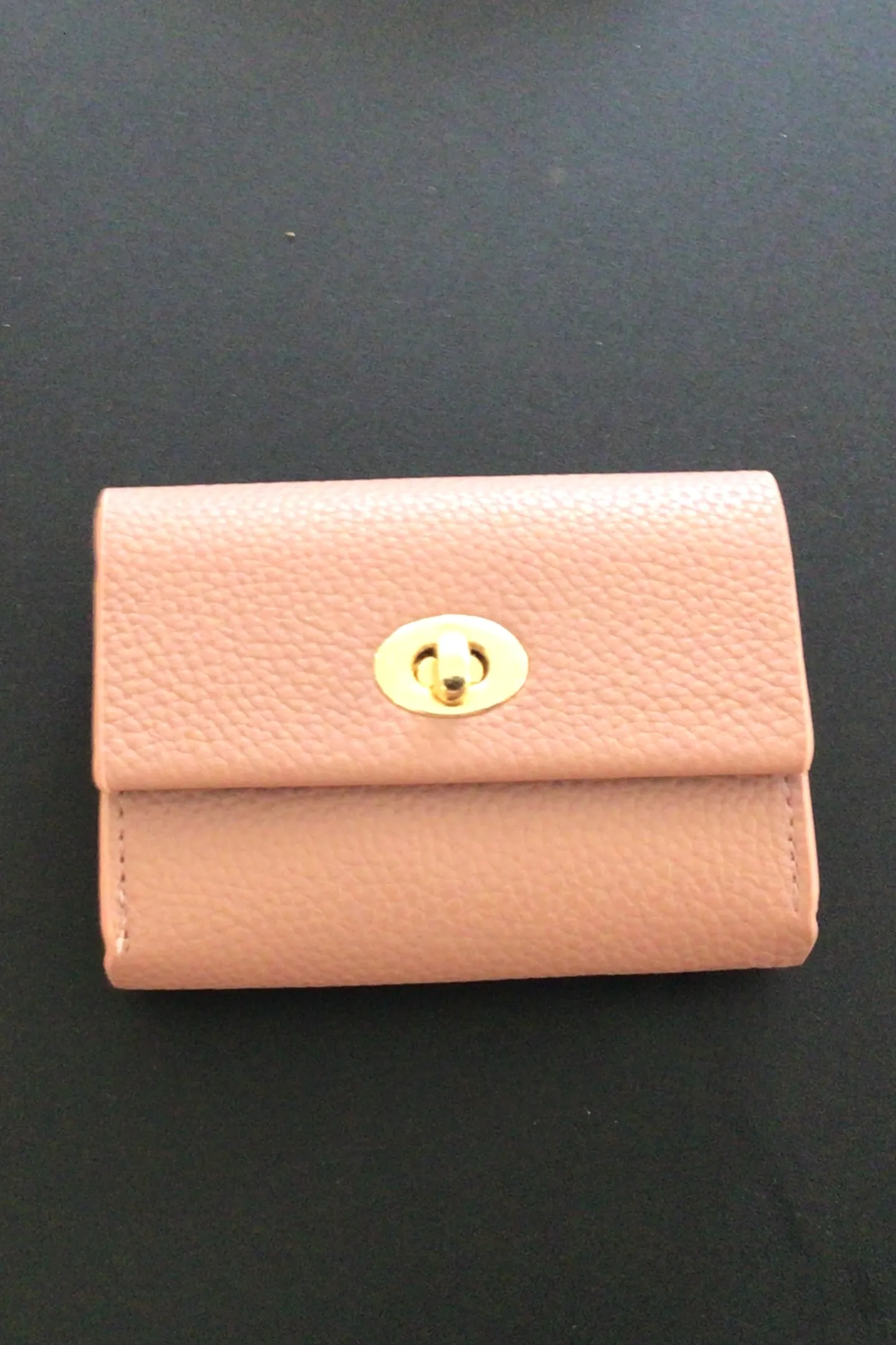 Twist lock wallet
