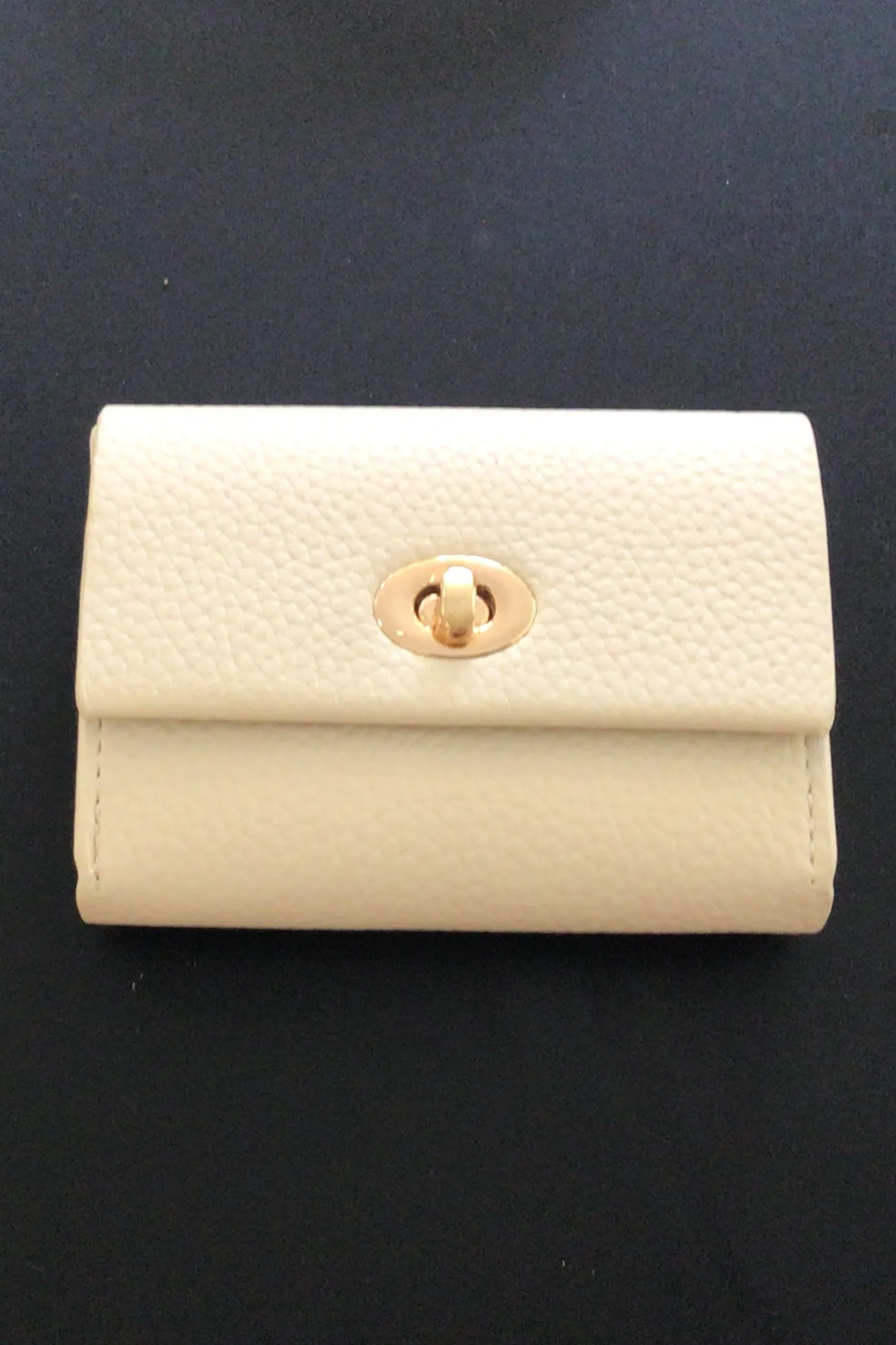 Twist lock wallet