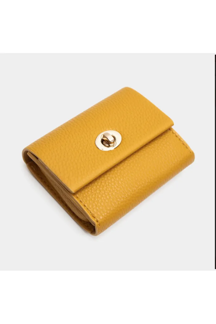 Twist lock wallet