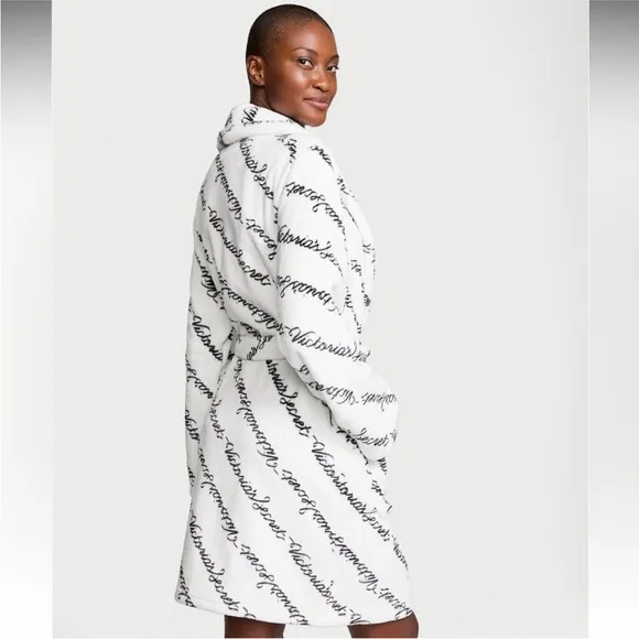 Victoria’s Secret shirt cozy robe sz medium/large coconut white ribbon scr
