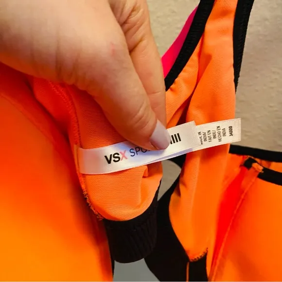 Victoria’s Secret VSX Incredible Front Close Sports Bra (34DDD)