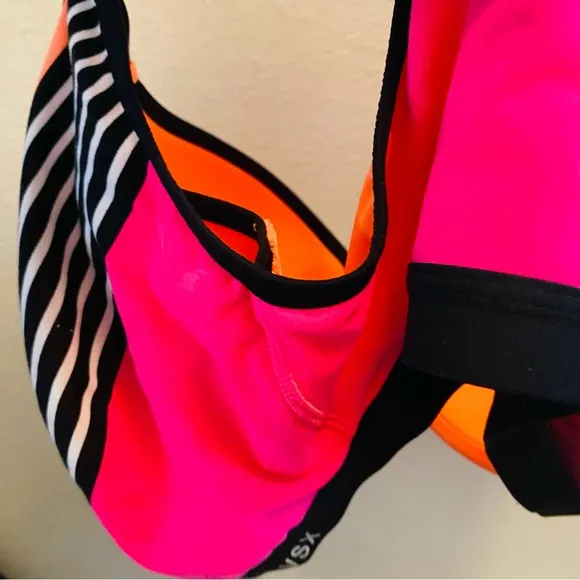 Victoria’s Secret VSX Incredible Front Close Sports Bra (34DDD)