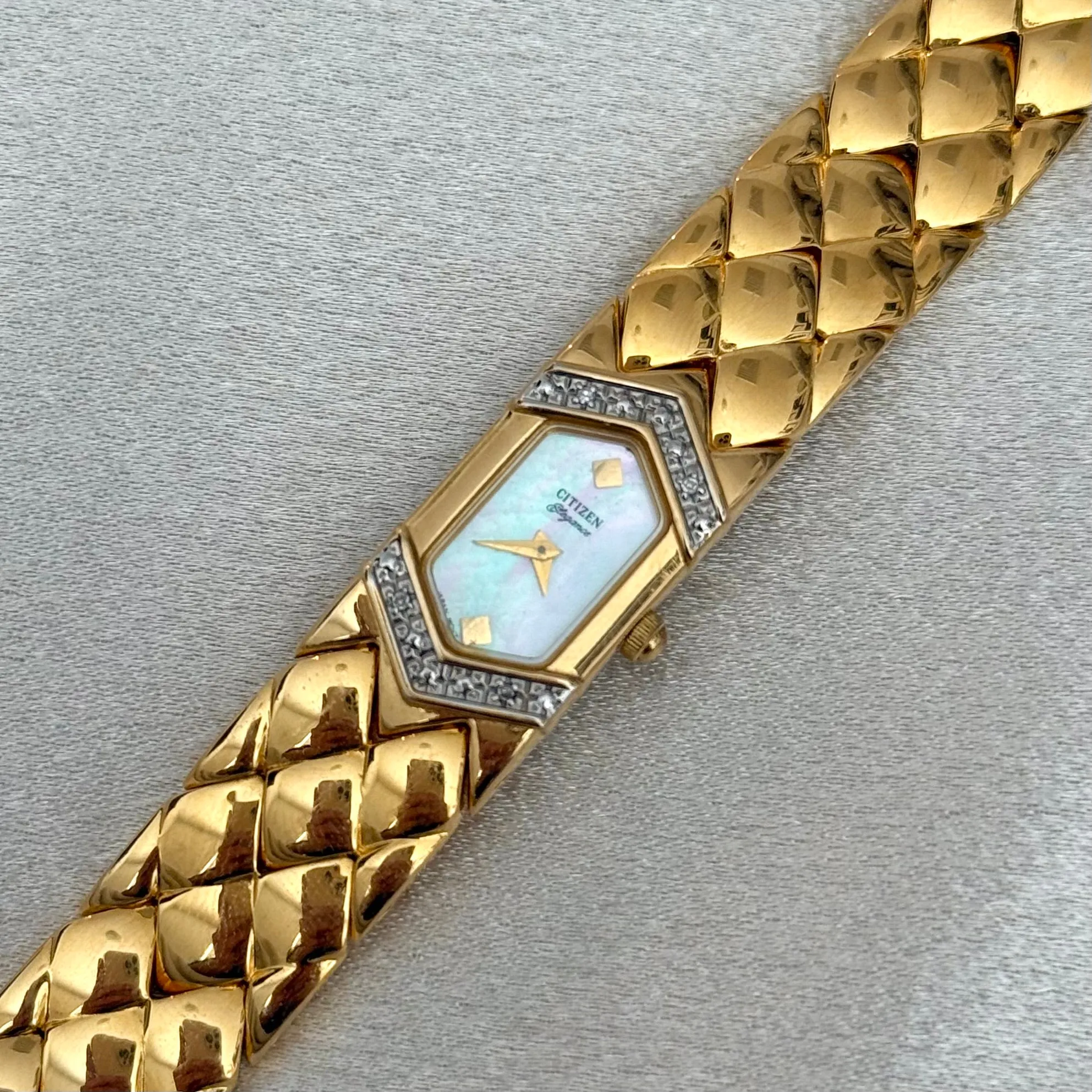 VINTAGE CITIZEN DIAMOND MOTHER-OF-PEARL WATCH
