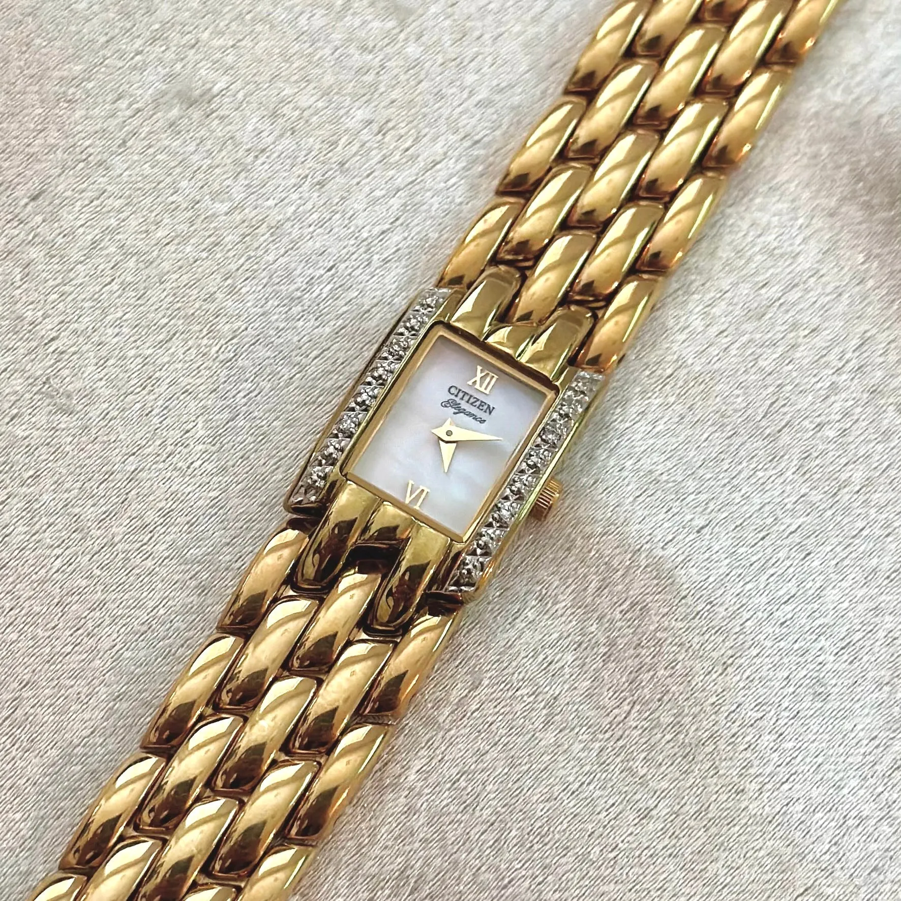 VINTAGE CITIZEN DIAMOND MOTHER-OF-PEARL WATCH