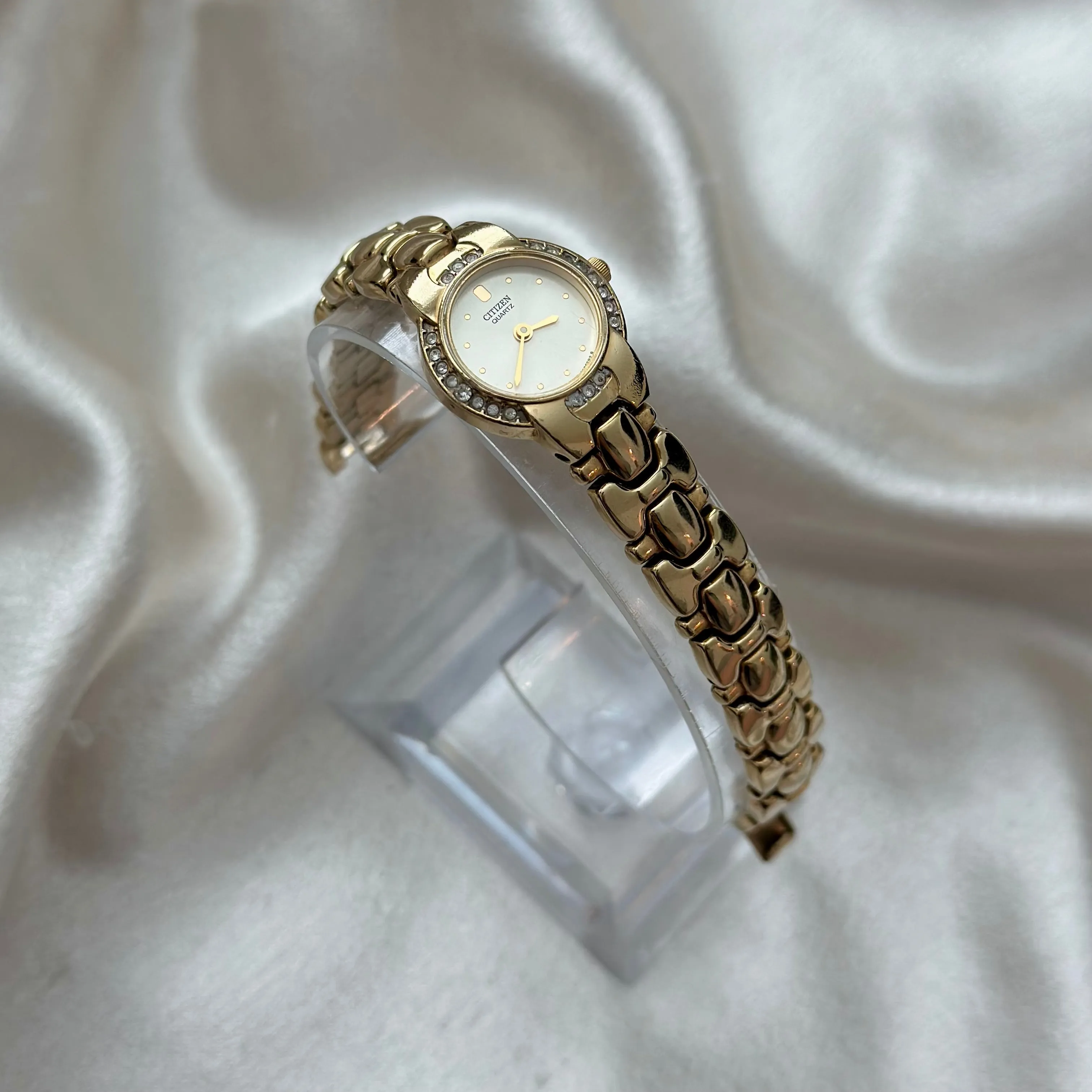 VINTAGE CITIZEN DIAMOND WATCH