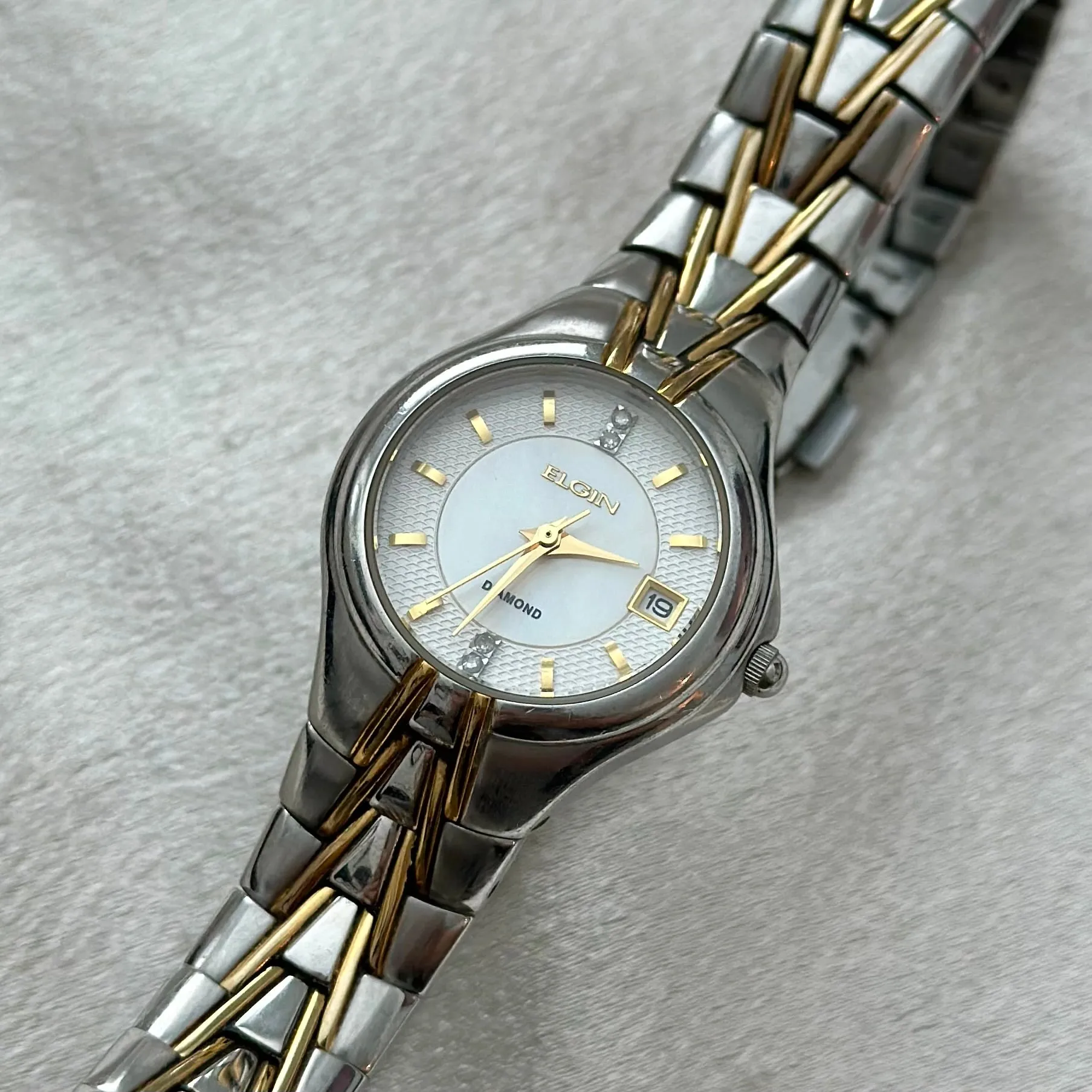VINTAGE ELGIN TWO-TONED WATCH