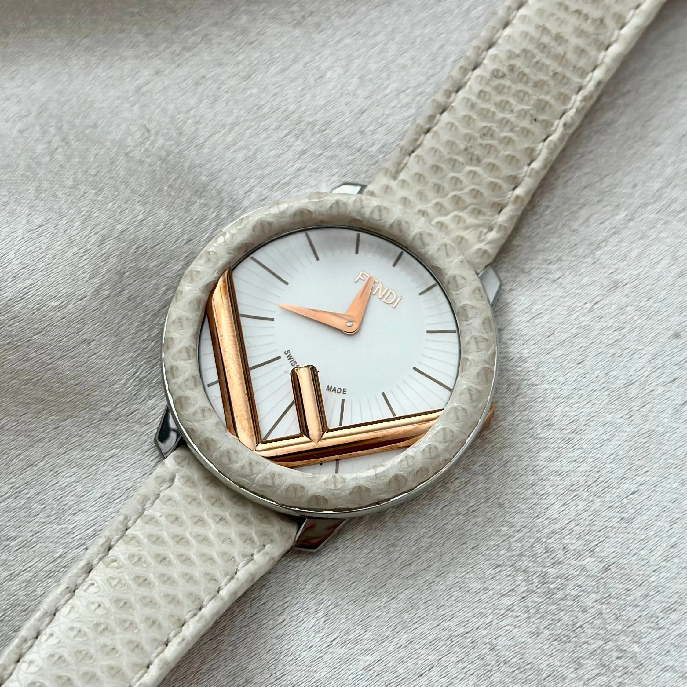 VINTAGE FENDI LEATHER WATCH