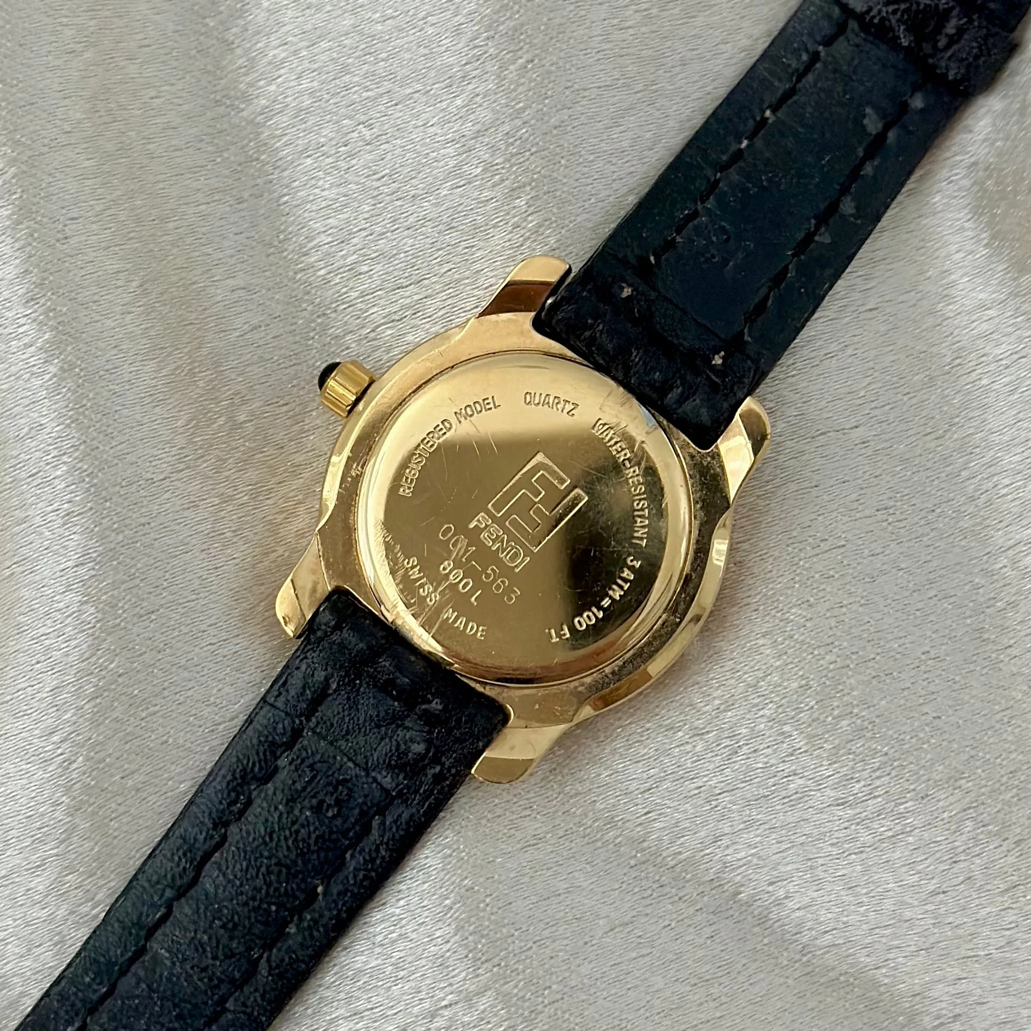 VINTAGE FENDI LEATHER WATCH