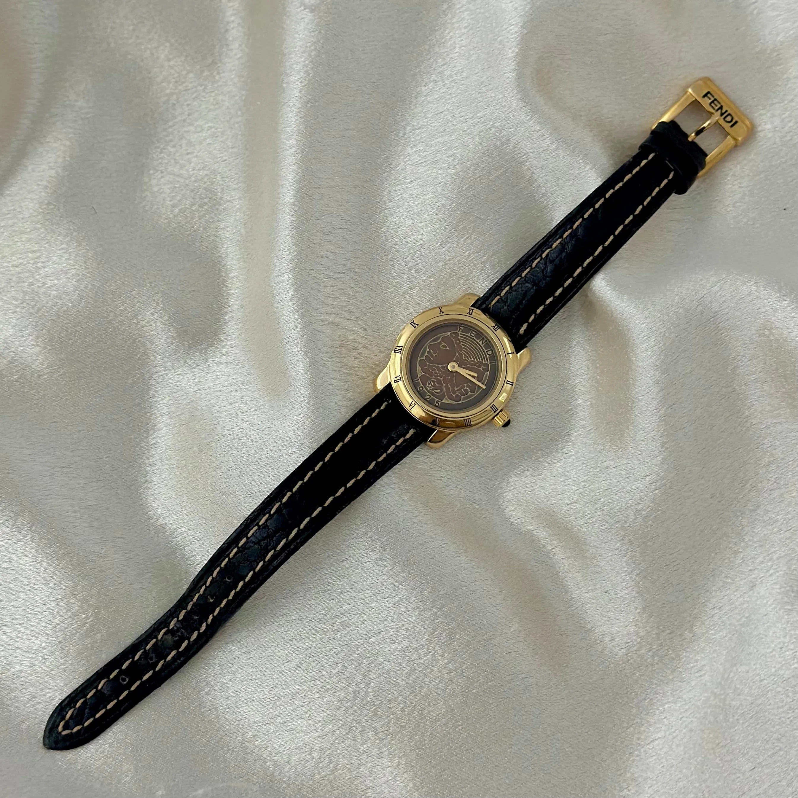 VINTAGE FENDI LEATHER WATCH