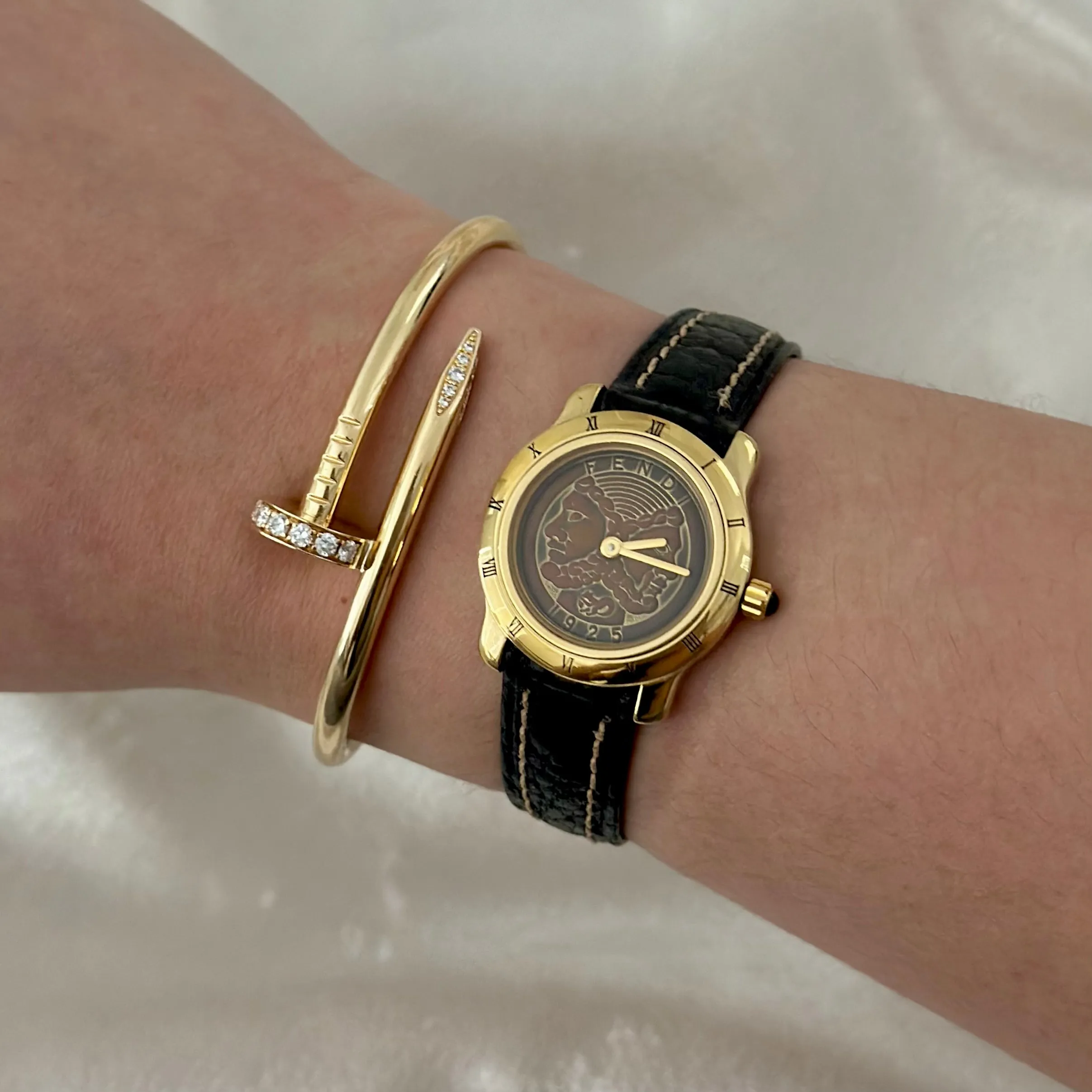 VINTAGE FENDI LEATHER WATCH