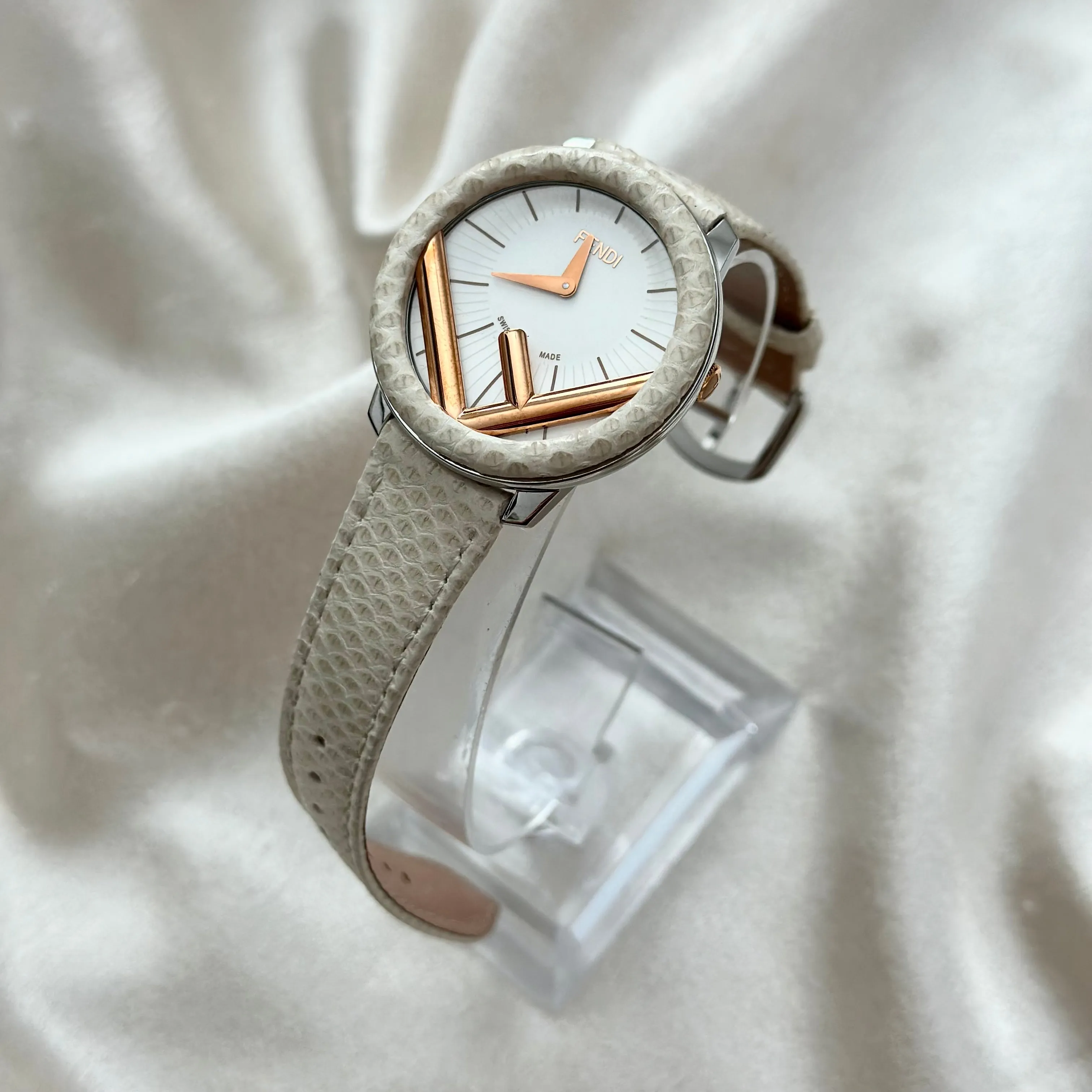 VINTAGE FENDI LEATHER WATCH