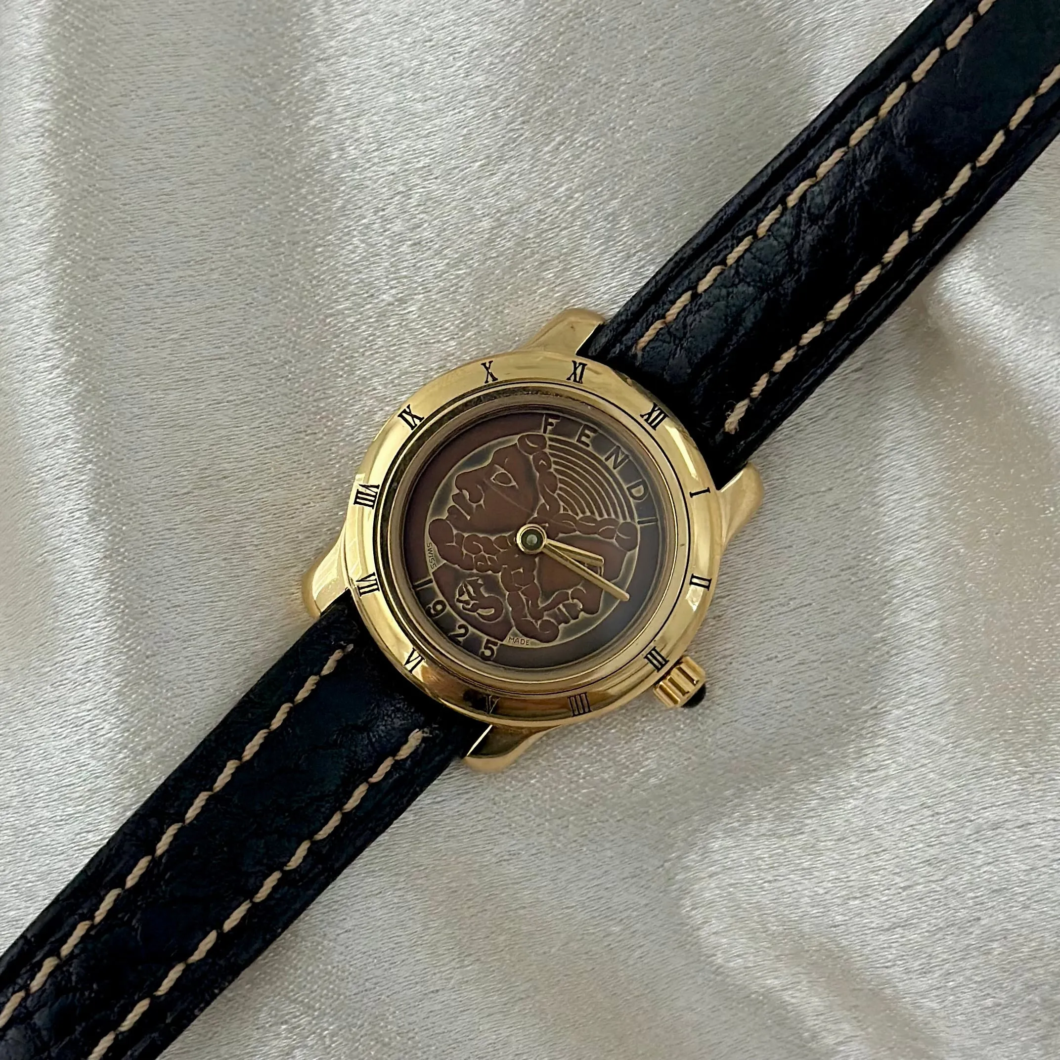 VINTAGE FENDI LEATHER WATCH