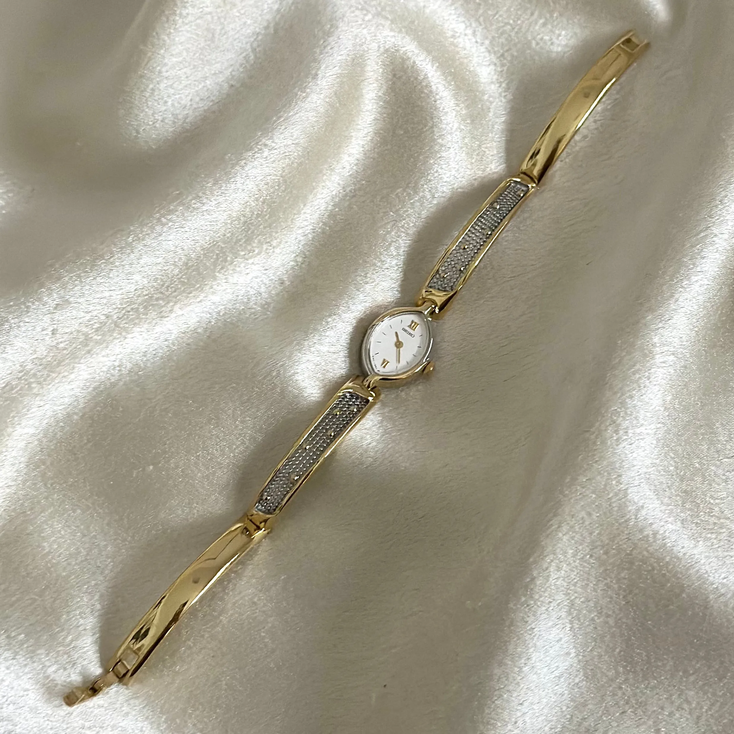 VINTAGE SEIKO DIAMOND TWO-TONED DAINTY WATCH